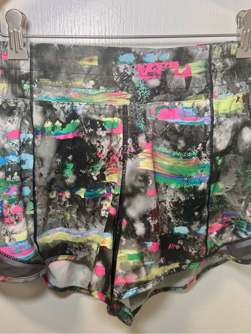 Lululemon Hotty hot high rise lined short 2.5” Size 8